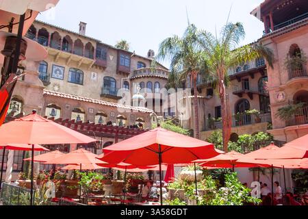 Riverside, Kalifornien, USA - 07-06-19: Blick auf die historische Architektur des Mission Inn Hotel and Spa. Stockfoto