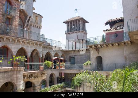 Riverside, Kalifornien, USA - 07-06-19: Blick auf die historische Architektur des Mission Inn Hotel and Spa. Stockfoto