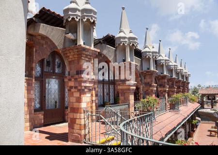 Riverside, Kalifornien, USA - 07-06-19: Blick auf die historische Architektur des Mission Inn Hotel and Spa. Stockfoto