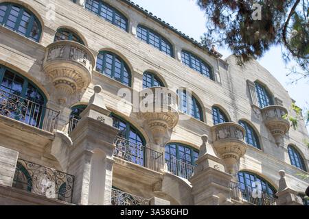 Riverside, Kalifornien, USA - 07-06-2019: Blick auf die historische Architektur des Mission Inn Hotel and Spa. Stockfoto