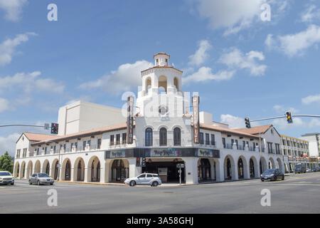 Riverside, Kalifornien, USA - 07-06-2019: Blick auf das Fox Performing Arts Center. Stockfoto