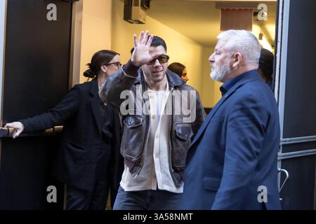 Nick Jonas wird in New York City gesehen. Nick Jonas wird am 21. März 2025 in New York City gesehen. NEW YORK NY UNITED STATES Copyright: XVANESSAxCARVALHOx Stockfoto