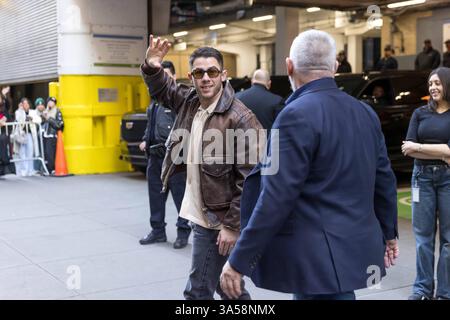 Nick Jonas wird in New York City gesehen. Nick Jonas wird am 21. März 2025 in New York City gesehen. NEW YORK NY UNITED STATES Copyright: XVANESSAxCARVALHOx Stockfoto
