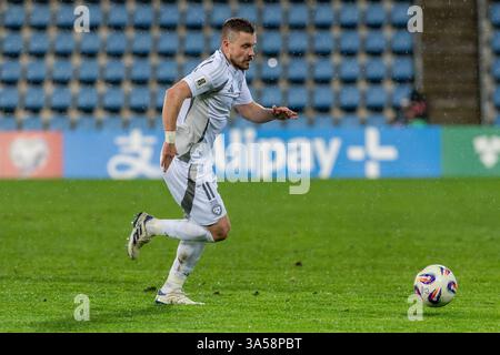 Andorra La Vella, Andorra: 21. März 2025: Roberts Savalnieks aus Lettland im Rahmen des Qualifikationsspiels zur FIFA Fussball-Weltmeisterschaft 2026 zwischen an Stockfoto