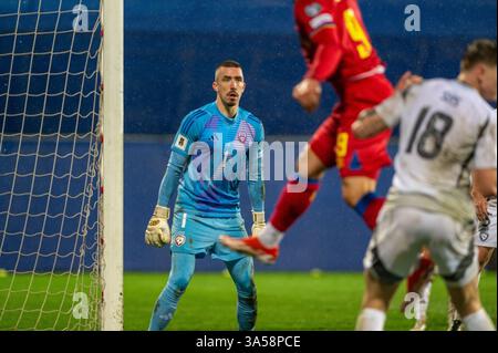 Andorra La Vella, Andorra: 21. März 2025: Krisjanis Zviedris aus Lettland im Rahmen des Qualifikationsspiels zur FIFA Fussball-Weltmeisterschaft 2026 zwischen an Stockfoto