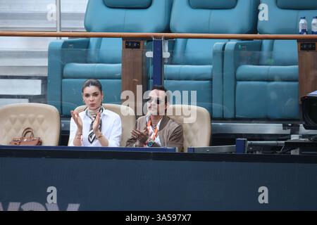 MIAMI GARDENS, FLORIDA - 21. MÄRZ: Marc Anthony und seine Frau Nadia Ferreira nehmen am 4. Tag der Miami Open im Hard Rock Stadium am 21. März 2025 in Miami Gardens, Florida, am Spiel zwischen Novak Djokovic aus Serbien und Rinky Hijikata aus Australien Teil. Leute: Marc Anthony, Nadia Ferreira Credit: Storms Media Group/Alamy Live News Stockfoto