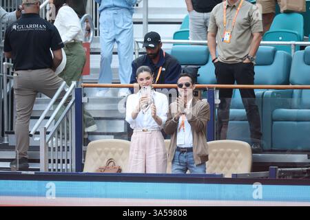MIAMI GARDENS, FLORIDA - 21. MÄRZ: Marc Anthony und seine Frau Nadia Ferreira nehmen am 4. Tag der Miami Open im Hard Rock Stadium am 21. März 2025 in Miami Gardens, Florida, am Spiel zwischen Novak Djokovic aus Serbien und Rinky Hijikata aus Australien Teil. Leute: Marc Anthony, Nadia Ferreira Credit: Storms Media Group/Alamy Live News Stockfoto