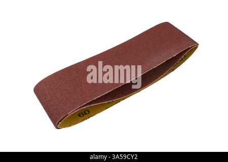 Schleifpapieroberfläche. Hintergrund mit Sandpapier-Textur mit Muster aus roten Sandkörnern. Schleifmittel materialisiert auf weißem Hintergrund. Stockfoto