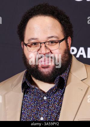 Hollywood, Usa. März 2025. HOLLYWOOD, LOS ANGELES, KALIFORNIEN, USA - 21. MÄRZ: Der US-amerikanische Schauspieler und Komiker Zach Cherry kommt 2025 beim PaleyFest LA (42. Jährliches William S. Paley Television Festival) an – Apple TV’s „Seasance“ Staffel 2, das am 21. März 2025 im Dolby Theatre in Hollywood, Los Angeles, Kalifornien, USA stattfindet. (Foto: Xavier Collin/Image Press Agency) Credit: Image Press Agency/Alamy Live News Stockfoto
