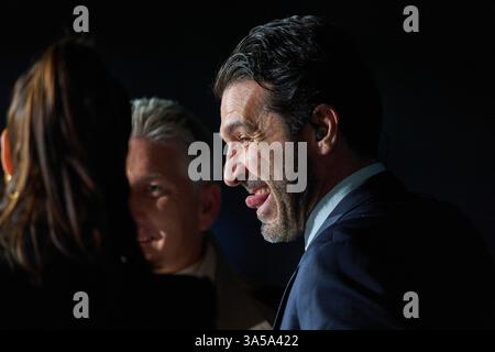 Gianluigi Buffon Leiter der italienischen Delegation im Interview mit Esther Sedlaczek, Moderatorin ARD Sport Moderatorin, Sportmoderatorin, Journalistin, beim Spiel der UEFA Nations League 2025 ITALIEN - DEUTSCHLAND 1-2 in der Saison 2024/2025 am 20. März 2025 in Mailand, Italien. Fotograf: Peter Schatz Stockfoto