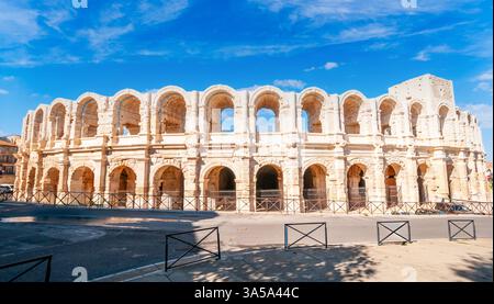 Die Arles Arena ist ein römisches Amphitheater, das um 80-90 n. Chr. in der Provence erbaut wurde. Stockfoto