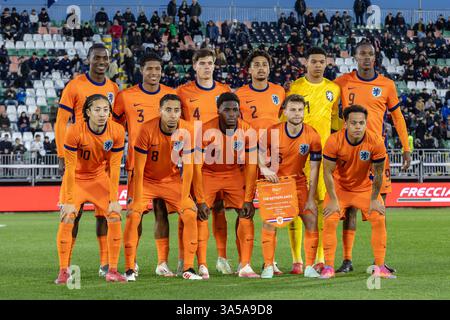 Das U21-Team der Niederlande posiert für ein Fotospiel zwischen Italien und den Niederlanden im Stadio Pier Luigi Penzo, Venedig, 21. März 2025 Stockfoto