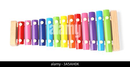 Buntes Spielzeug-Xylophon isoliert auf weiß, Draufsicht. Kindermusikinstrument Stockfoto
