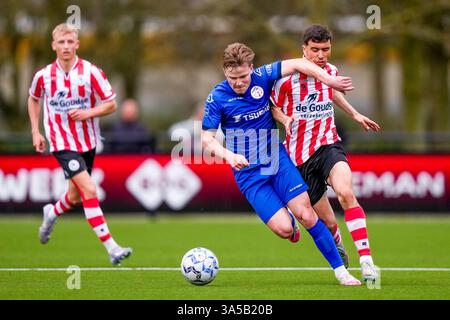 Rotterdam, Niederlande. März 2025. ROTTERDAM, 22-03-2025, Sportkomplex Nieuw Terbregge, Saison 2024/2025, Fußball, Tweede Divisie . Spiel zwischen Jong Sparta und Barendrecht. Jong Sparta Spieler Aymane Bais und Barendrecht Spieler Constantijn Schop Credit: Pro Shots/Alamy Live News Stockfoto