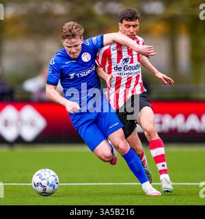 Rotterdam, Niederlande. März 2025. ROTTERDAM, 22-03-2025, Sportkomplex Nieuw Terbregge, Saison 2024/2025, Fußball, Tweede Divisie . Spiel zwischen Jong Sparta und Barendrecht. Jong Sparta Spieler Aymane Bais und Barendrecht Spieler Constantijn Schop Credit: Pro Shots/Alamy Live News Stockfoto