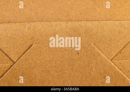 Geschenktüte aus braunem Papier, aus Recyclingpapier, kleine Geschenktüte, Seitenansicht Stockfoto
