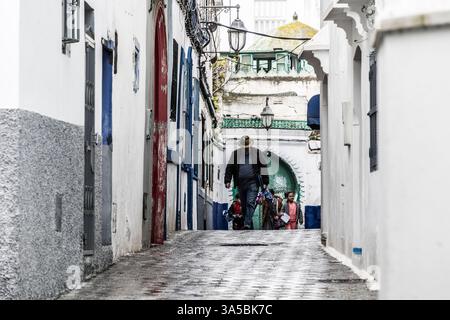 Typische Gasse der Medina, Asilah, Marokko, Nordafrika. Stockfoto