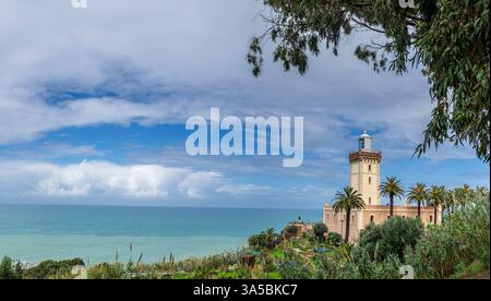 Cape Spartel Lighthouse, südlicher Eingang zur Straße von Gibraltar, Tanger, Marokko, Nordafrika. Stockfoto
