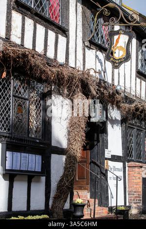 Außenansicht des Mermaid Inn aus dem 15. Jahrhundert an der Mermaid Street in Rye, East Sussex, England, Großbritannien Stockfoto