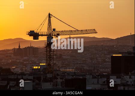 Blick auf den Sonnenuntergang vom Moons Hotel, Wien, Österreich Stockfoto