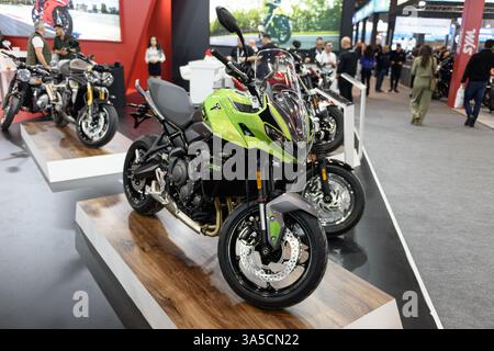 ISTANBUL, TÜRKEI - 16. MÄRZ 2025: Triumph-Motorräder auf der Motobike Istanbul 2025 im Istanbul Expo Center (IFM) zu sehen. Stockfoto