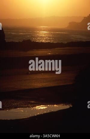 Malibu, CA, USA. Sonnenuntergang an der Pazifikküste. Stockfoto