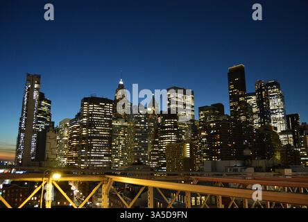 New York City Skyline bei Nacht Stockfoto