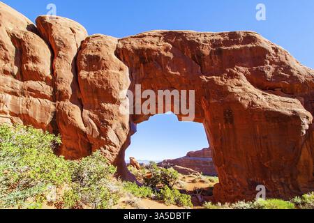 North Window Und South Window Arches. Die Schönheit des Arches Park in den USA. Malerische rotbraune Sandsteinfelsen bilden eine einzigartige Landschaft. Grandioser Rock c Stockfoto
