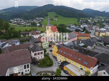 Drohnenbild, Blick auf das Dorf, Waldhausen im Strudengau, Mühlviertel, Oberösterreich, Österreich, Europa Stockfoto