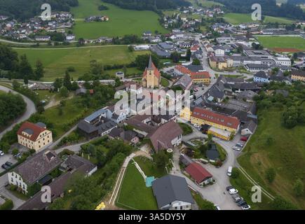 Drohnenbild, Blick auf das Dorf, Waldhausen im Strudengau, Mühlviertel, Oberösterreich, Österreich, Europa Stockfoto