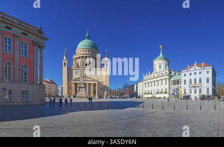 Alter Markt mit Blick auf die Nikolaikirche und das Alte Rathaus in Potsdam, Deutschland, Europa Stockfoto