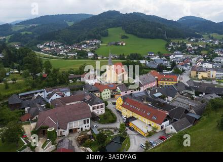 Drohnenbild, Blick auf das Dorf, Waldhausen im Strudengau, Mühlviertel, Oberösterreich, Österreich, Europa Stockfoto