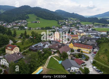 Drohnenbild, Blick auf das Dorf, Waldhausen im Strudengau, Mühlviertel, Oberösterreich, Österreich, Europa Stockfoto