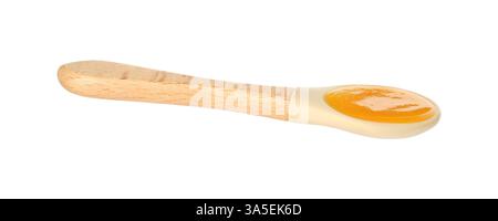 Babynahrung. Leckeres Püree in Löffel isoliert auf weiß Stockfoto