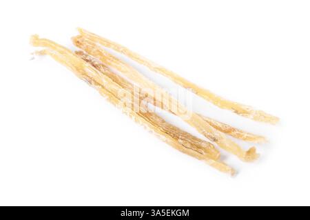 Getrockneter Fisch-Snack isoliert auf weiß, Blick von oben Stockfoto