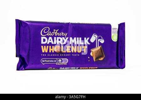 Cadbury Milchmilch Vollnuss Schokoladenriegel 180 g Stockfoto