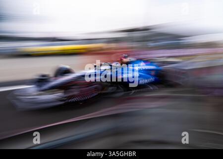 ALEXANDER ALBON (THA) von Williams Racing #23 in der Boxengasse während des FORMEL 1 HEINEKEN CHINESE GRAND PRIX 2025 RENNTAGES auf dem Shanghai Audi International Circuit, Shanghai, China am 23. März 2025 Credit: /Every Second Media Stockfoto