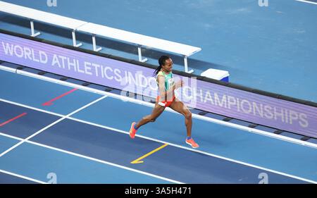 (250323) -- NANJING, 23. März 2025 (Xinhua) -- Gudaf Tsegay aus Äthiopien tritt beim 1500-m-Finale der Frauen bei den Leichtathletik-Hallenweltmeisterschaften 2025 in Nanjing, ostchinesischer Provinz Jiangsu, 23. März 2025 an. (Xinhua/Li Ming) Stockfoto