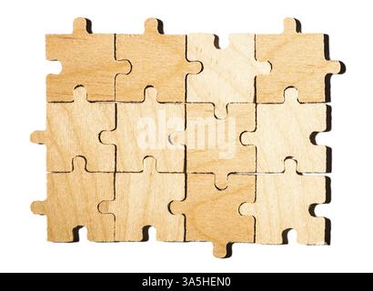 Holzpuzzle auf weißem Hintergrund. Weiß isoliert Stockfoto