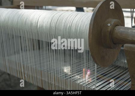 Vintage Webstuhl und Garn. Stricken Teppich Stockfoto