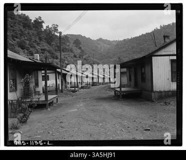 Ein Teil des Unternehmens-Wohnungsprojekts in der Exeter Mine der Kingston Pocahontas Coal Company in Welch, McDowell County, West Virginia, zeigt Wohnbauten, die für Bergleute und ihre Familien gebaut wurden. Stockfoto