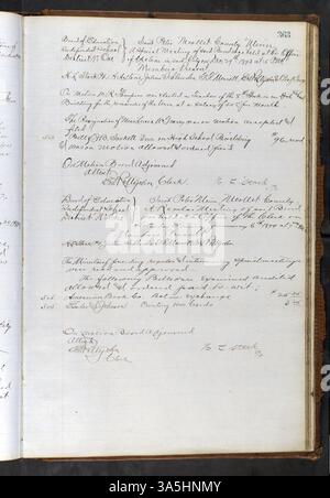 Dieses Buch, das die Sitzungen des St. Peter School Board von 1865 bis 1899 beschreibt, enthält Aufzeichnungen von Lehrern, Direktoren und Superintendenten. Das Buch enthält auch Finanzdaten, Planungen für den Neubau der Schule und die Namen der drei Gouverneure von Minnesota: SWIFT, Austin und McGill. Stockfoto
