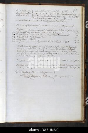 Dieses historische Buch des St. Peter School Board, das die Sitzungen von April 1865 bis Juni 1899 dokumentiert, enthält Aufzeichnungen über die Termine von Lehrern und Mitarbeitern, die Schulplanung und den Bau. Das Hauptbuch weist auch auf die Beteiligung von drei Gouverneuren aus Minnesota hin. Stockfoto