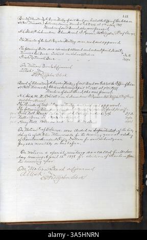 Dieses Buch, das das Protokoll des St. Peter School Board von 1865 bis 1899 enthält, enthält detaillierte Aufzeichnungen über den Betrieb des St. Peter School Systems, einschließlich der Einstellung von Lehrern und des Finanzmanagements. Ebenfalls enthalten sind Aufzeichnungen über den Bau neuer Schulen. Drei Gouverneure von Minnesota werden auf den ersten Seiten des Hauptbuchs erwähnt. Stockfoto