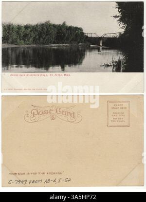 Diese farbige Postkarte zeigt einen Blick auf die Broadway Bridge über den Minnesota River in St. Peter, Minnesota. Stockfoto