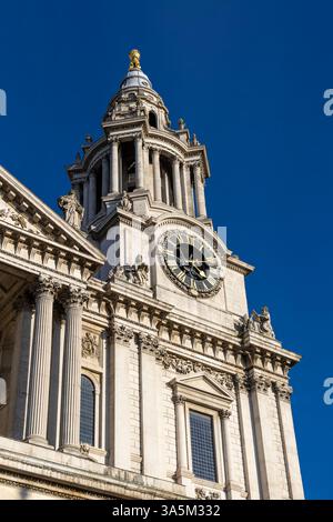 St Paul's Cathedral Uhrenturm, London, England Stockfoto