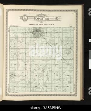 Dieser „Standardatlas“ enthält detaillierte Karten der Dörfer, Städte und Townships des Blue Earth County sowie ein Geschäftsverzeichnis, Analysen des US-Landvermessungssystems und Fotos von Beamten und Gebäuden des County. Stockfoto