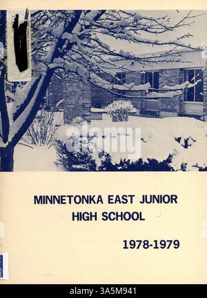 Das Jahrbuch 1979 für die Minnetonka East Junior High erfasst die Schüler, Lehrer und Veranstaltungen des Schuljahres 1978-1979, einschließlich Leichtathletik, Clubs und Klassenaktivitäten. Stockfoto