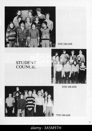 Das 1979 Minnetonka East Jr. Das High Yearbook erfasst wichtige Momente aus dem Schuljahr, darunter Schüler-, Lehrer-, Leichtathletik- und Vereinsaktivitäten. Stockfoto