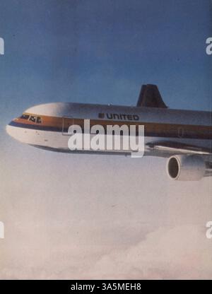 Das Roosevelt High School Yearbook 1983, „Sagamore: United We Stand“, beleuchtet die Schüler, Lehrer, Vereine, Sportarten und Veranstaltungen des akademischen Jahres 1982-1983 und dokumentiert die Schulgemeinschaft und ihre Aktivitäten. Stockfoto